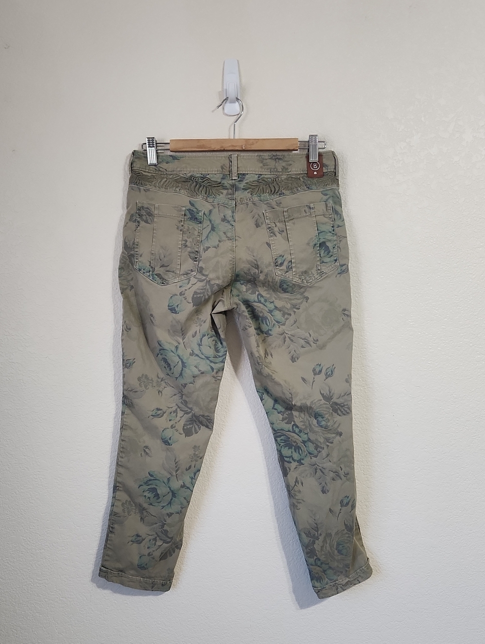 Bogner Tan Neutral Floral Embroidered Boyfriend Ankle Jeans Size EU 38/US 8 - Picture 6 of 16